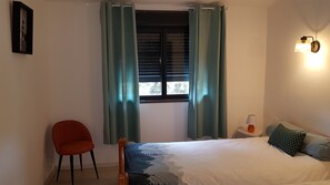 2 makuuhuonetta, silitysrauta/-lauta, vauvan matkasänky, ilmainen Wi-Fi