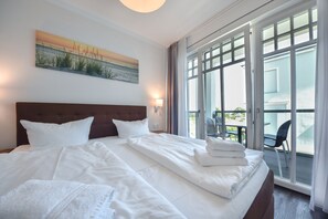 2 bedrooms, travel crib, free WiFi, bed sheets