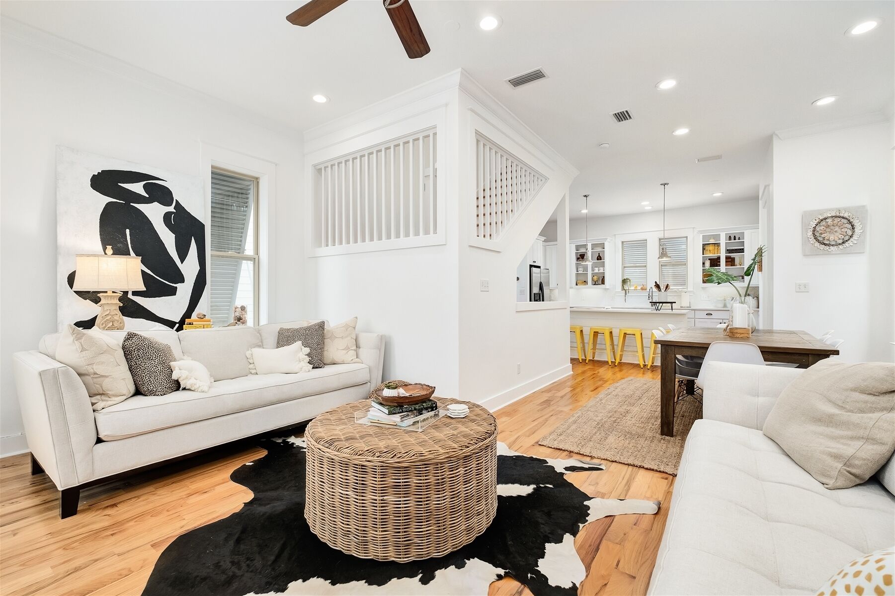 New to Rental and Recenty Updated! Walk to the beach and Lagoon Pool - `Bumblebee Cottage`