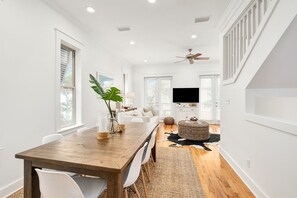 Dining - New to Rental and Recenty Updated! Walk to the beach and Lagoon Pool - `Bumblebee Cottage` (Panama City Beach)