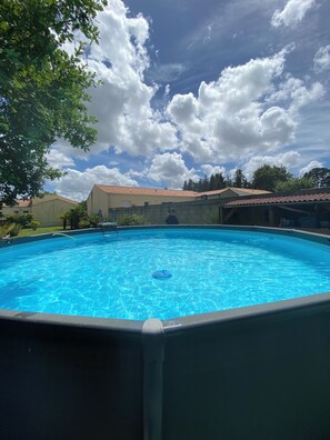 حمّام سباحة خارجي