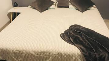 3 bedrooms, iron/ironing board, free WiFi, wheelchair access