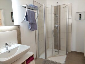 Shower, hair dryer, towels, soap - Vacation apartment for 2-3 persons on the outskirts of Wittingen (Wittingen)