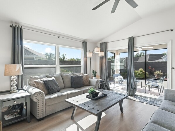 TV - Amazing space in Phillips Villas in the north Villages! 4 seat golf cart (The Villages)