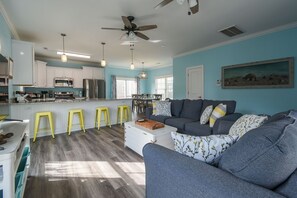 Smart TV, DVD player - Pierside Paws, Located in the Garden City Retreat (Garden City Beach)
