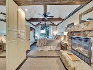 4 soverom, strykejern/-brett, wi-fi (inkludert) og sengetøy