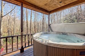 Outdoor spa tub