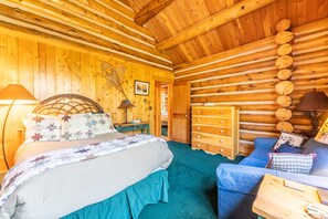 3 bedrooms, premium bedding, desk, free WiFi - Log Home Close to Ski Areas with Golf Course and Mountain Views! (Keystone)