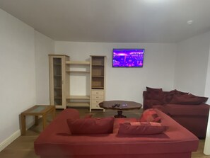 Apartment | Living room | 30-inch TV with cable channels - Inviting 3-bed Apartment in Stockton-on-tees (Stockton-on-Tees)