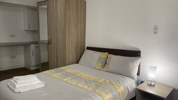 Apartment | 3 bedrooms, iron/ironing board, free WiFi, bed sheets
