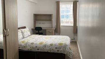 Apartment | 3 bedrooms, iron/ironing board, free WiFi, bed sheets