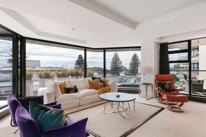 TV, offices - Spectacular Sunrises & Sea Views - Pool, Spa, Gym (Mount Maunganui)