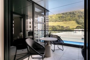 Interior - Spectacular Sunrises & Sea Views - Pool, Spa, Gym (Mount Maunganui)