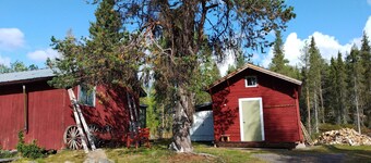 Tiny Timber Lodge from early 1900s