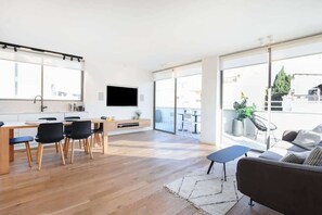 TV, impianto stereo, studio