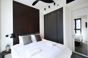 2 bedrooms, iron/ironing board, WiFi, bed sheets - Grandiose in White City by HolyGuest (Tel Aviv-Yafo)