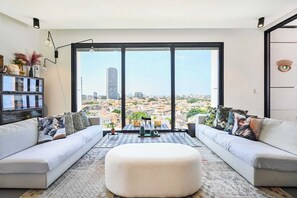 TV, offices - Grandiose in White City by HolyGuest (Tel Aviv-Yafo)