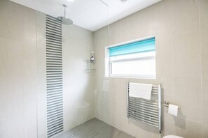Rainfall showerhead