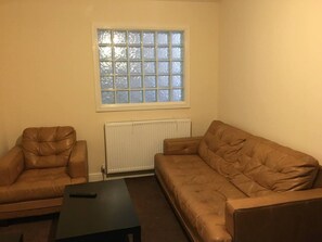 Apartment | Living room | 30-inch TV with cable channels - Impeccable 3-bed Apartment in Stockton-on-tees (Stockton-on-Tees)
