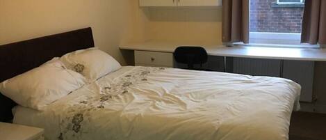 3 habitaciones, tabla de planchar con plancha y wifi gratis