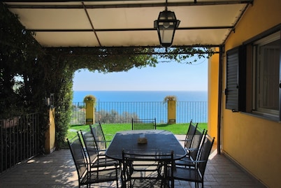 Villa Liguria - pure relaxation, perfect view over the sea with private pool