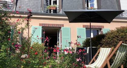 A 400 m du port, logement lumineux, au calme, avec vue, jardin et parking privé