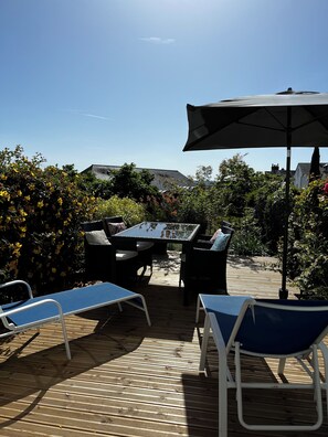 Outdoor dining - House with garden and garage (Honfleur)
