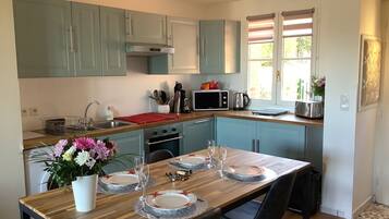 Fridge, microwave, oven, stovetop