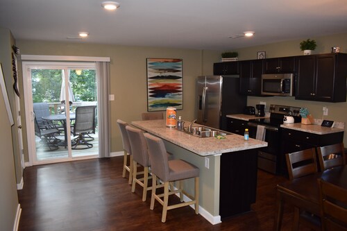 Comfortable, Beautiful Townhome in quaint neighborhood w/ patio deck