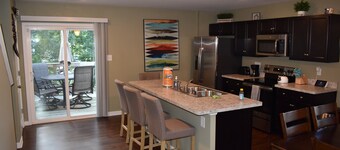 Comfortable, Beautiful Townhome in quaint neighborhood w/ patio deck