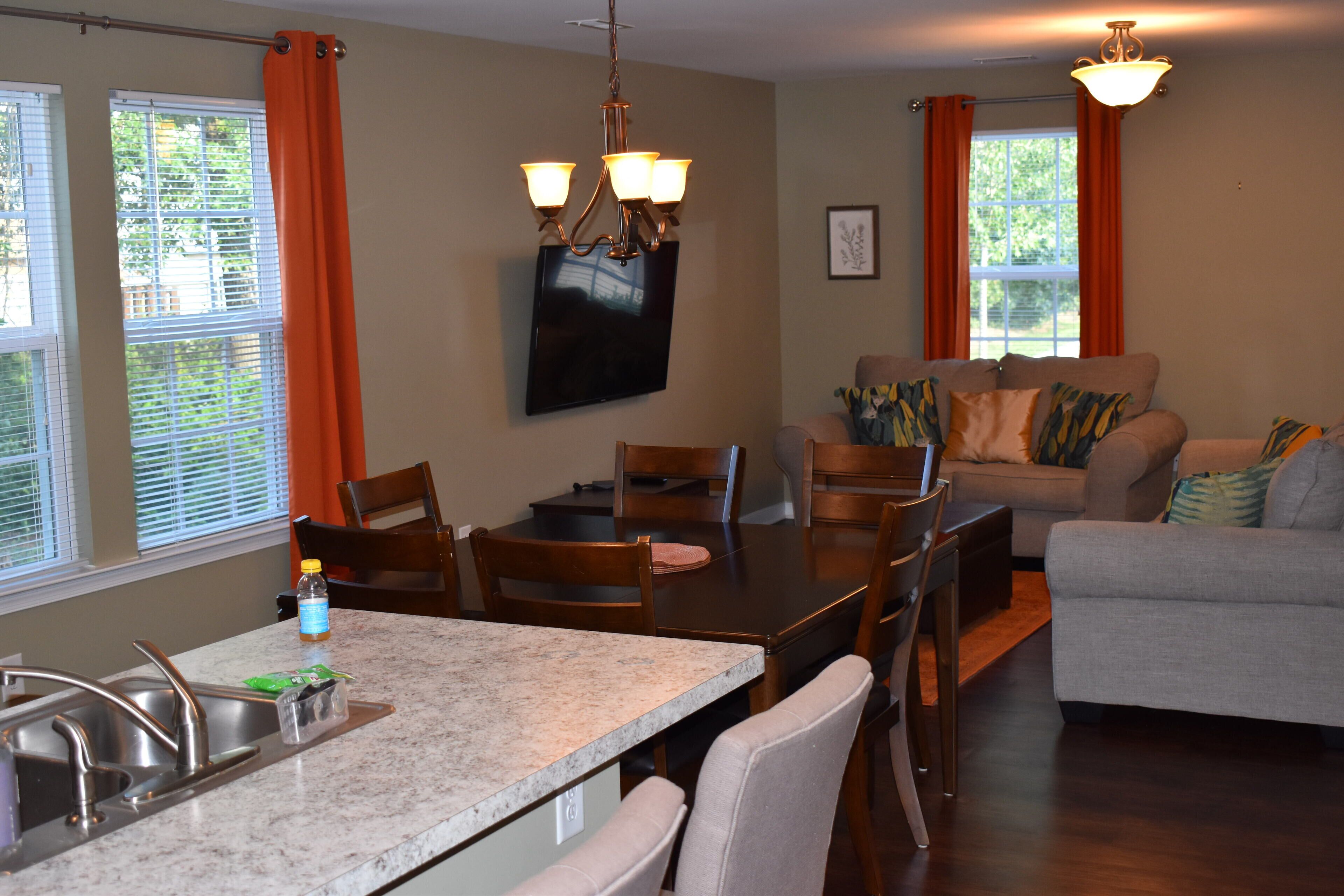 Comfortable, Beautiful Townhome In Quaint Neighborhood W/ Patio Deck - Ashland, VA