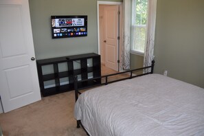 3 bedrooms, iron/ironing board, free WiFi, bed sheets