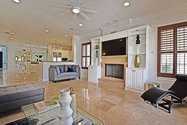 Televisión, videojuegos, reproductor de DVD y tenis de mesa 