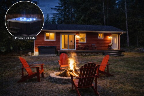 Perch - Ruby Lodge: Cozy Cabin w/ King bed | Pet Friendly