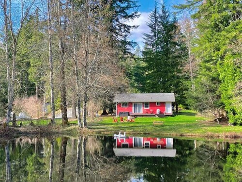 Perch - Ruby Lodge: Cozy Cabin w/ King bed | Pet Friendly