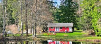 Perch - Ruby Lodge: Cozy Cabin w/ King bed | Pet Friendly