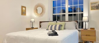 Cozy townhome with TWO KING and ONE QUEEN Beds