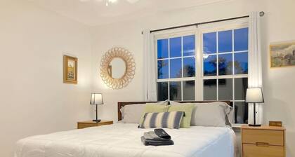 Cozy townhome with TWO KING and ONE QUEEN Beds