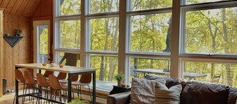 Black Dog Lodge - Ski Chalet centered between Okemo and Killington Mt. 