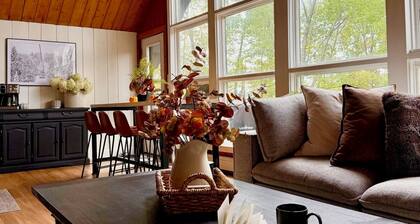 Black Dog Lodge - Ski Chalet centered between Okemo and Killington Mt.