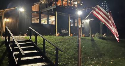 Black Dog Lodge - Ski Chalet centered between Okemo and Killington Mt.