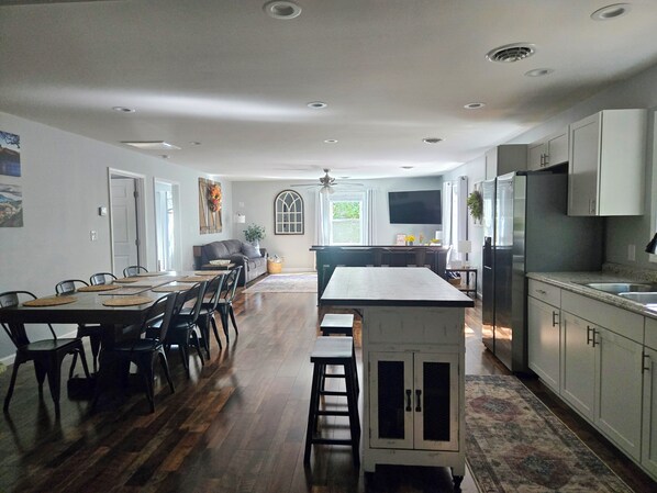Interior - Modern Family Stay near LU-King-Patio-Firepit-Playset
 (FOREST)