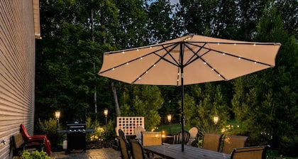 Modern Spacious Family Stay 10min LU-King-Patio-Firepit-Playset