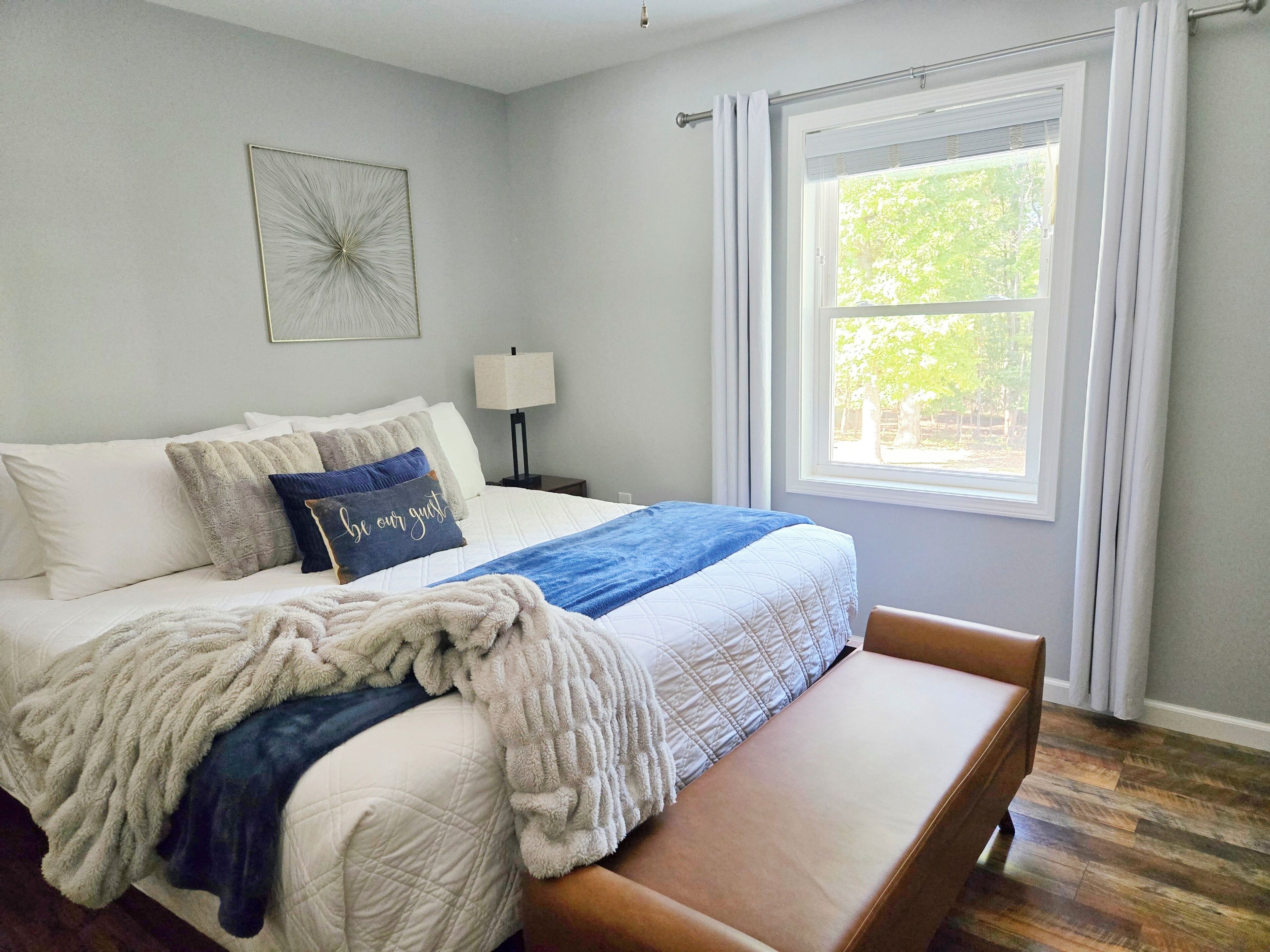 2 slaapkamers, een bureau, een strijkplank/strijkijzer, gratis wifi