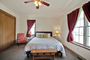 3 bedrooms, iron/ironing board, free WiFi, bed sheets