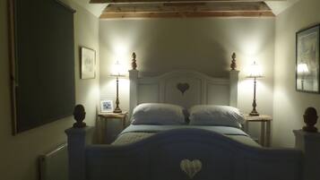 Cabin | 1 bedroom, iron/ironing board, free WiFi, bed sheets