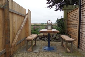 Cabin | Balcony - Charming 1-bed Garden Lodge in Boyndie, Banff (Banff)