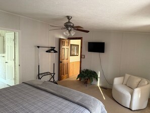 5 bedrooms, desk, iron/ironing board, travel cot