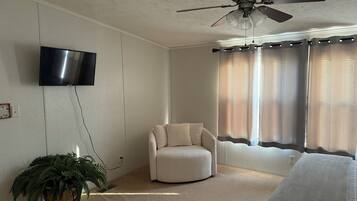 5 bedrooms, desk, iron/ironing board, travel crib