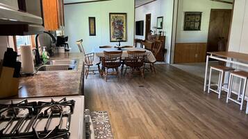 冰箱、微波炉、烤箱、炉灶